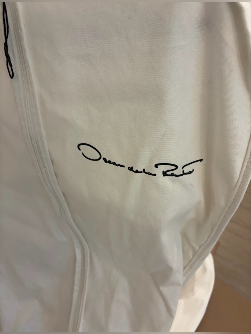 Oscar de la renta BRAND NEW wedding dress AND veil - Picture 5 of 6